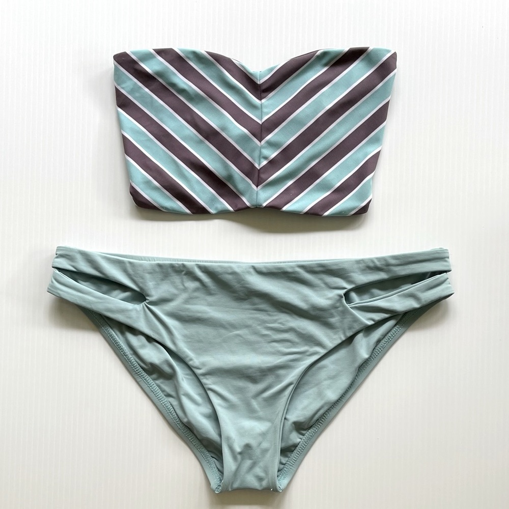 👙L Space • Reversible bandeau top and cut out bikini bottom👙Medium